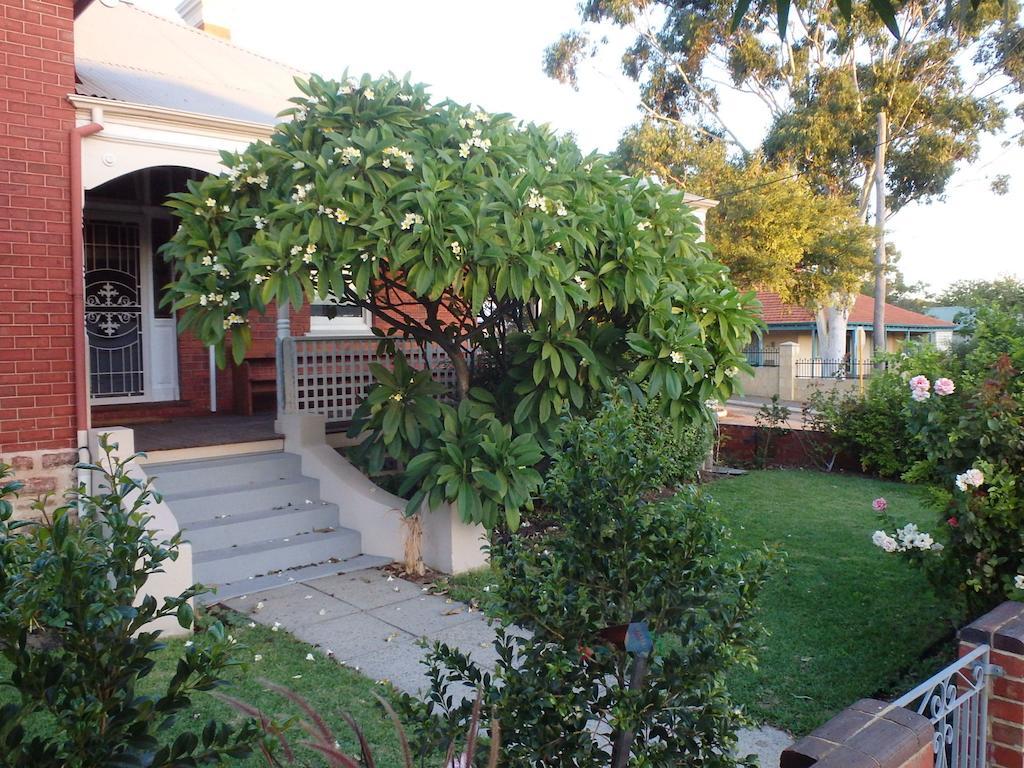 Hamptons Inn Bed & Breakfast Fremantle Exteriör bild